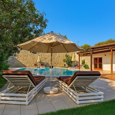 Villa Cedrus Акиака Екстериор снимка