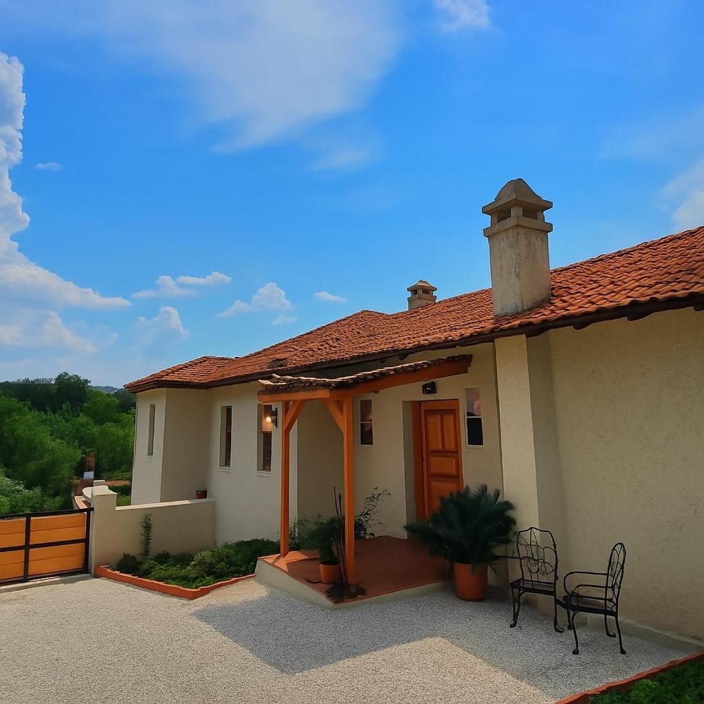 Villa Cedrus Акиака Екстериор снимка